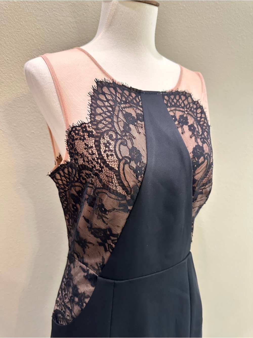 BCBGMAXAZRIA Lilyana evening Dress Size 6 Elegant Black Lace-Inset Evening Gown - Picture 11 of 16